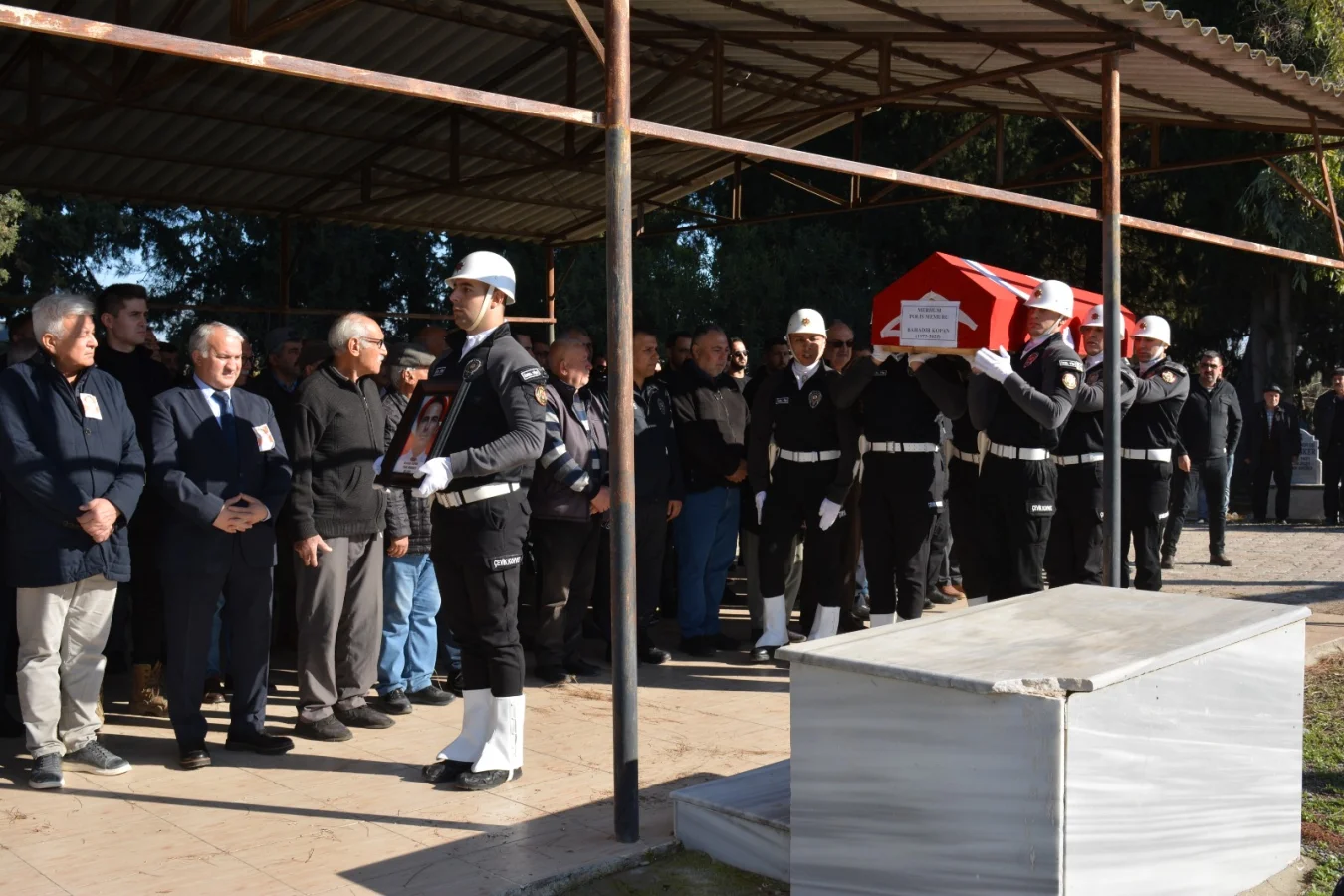 Ceyhan'da Trafik Kazasında Hayatını Kaybeden Polis Memuru Toprağa Verildi