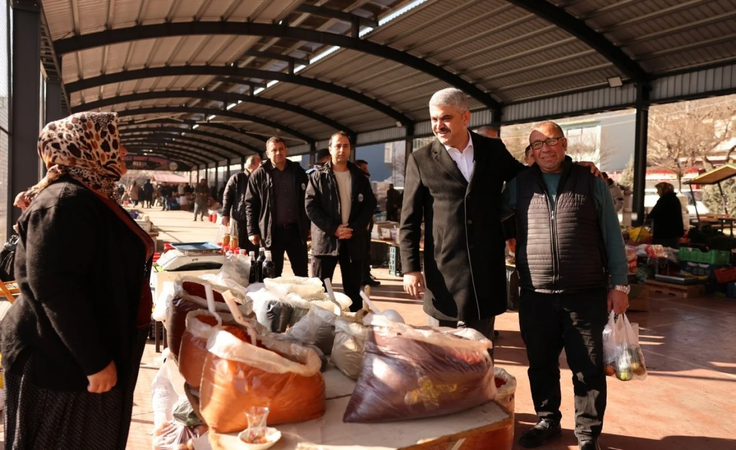 Pozantı Belediye Başkanı Ali Avan, Kapalı Semt Pazarını Ziyaret Etti