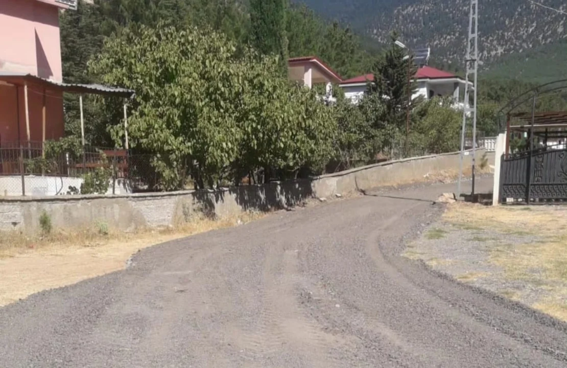 Pozantı Belediyesi 21 Mahallede Yol Yenileme Çalışmalarını Sürdürüyor