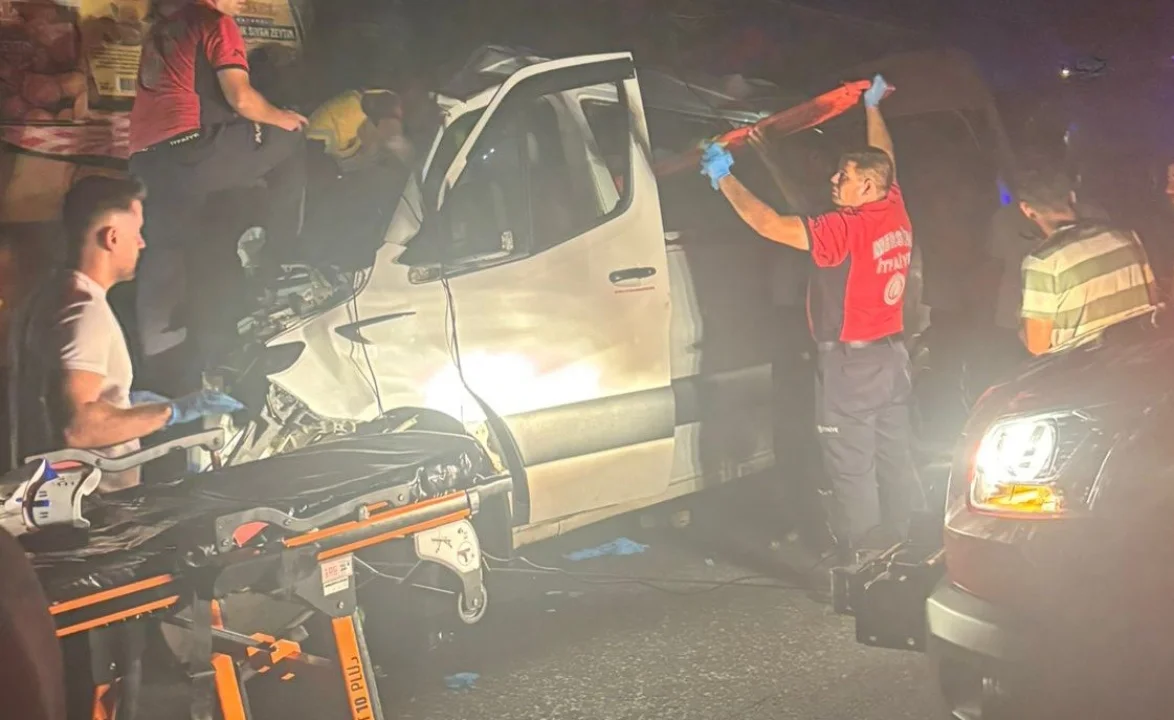 Pozantı Otoyolunda Feci Kaza: 3 Ölü, 16 Yaralı!