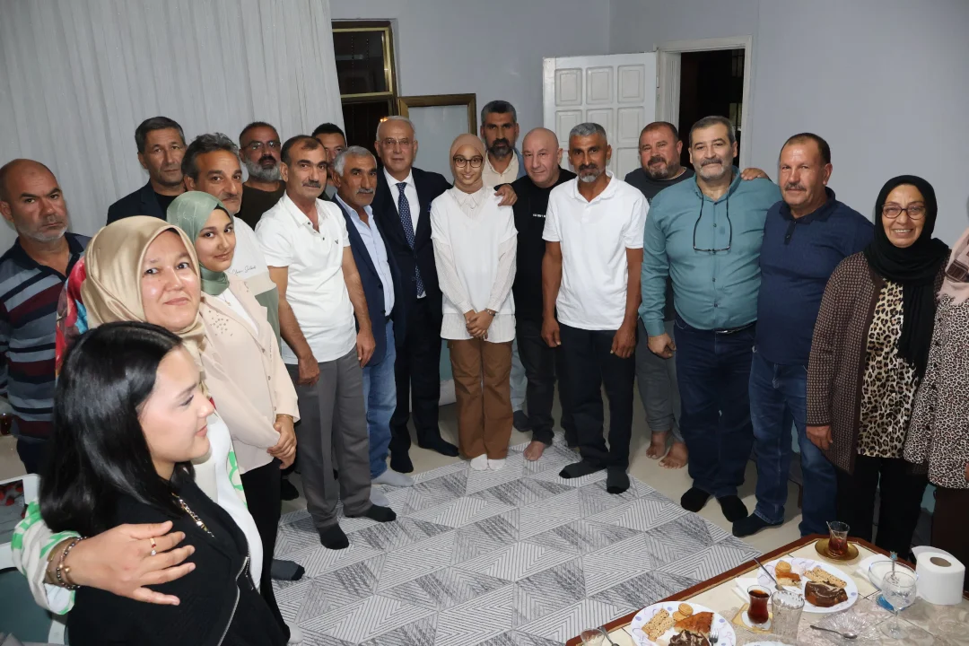 Başkan Yusuf Kanlı, evlerde sorun dinliyor