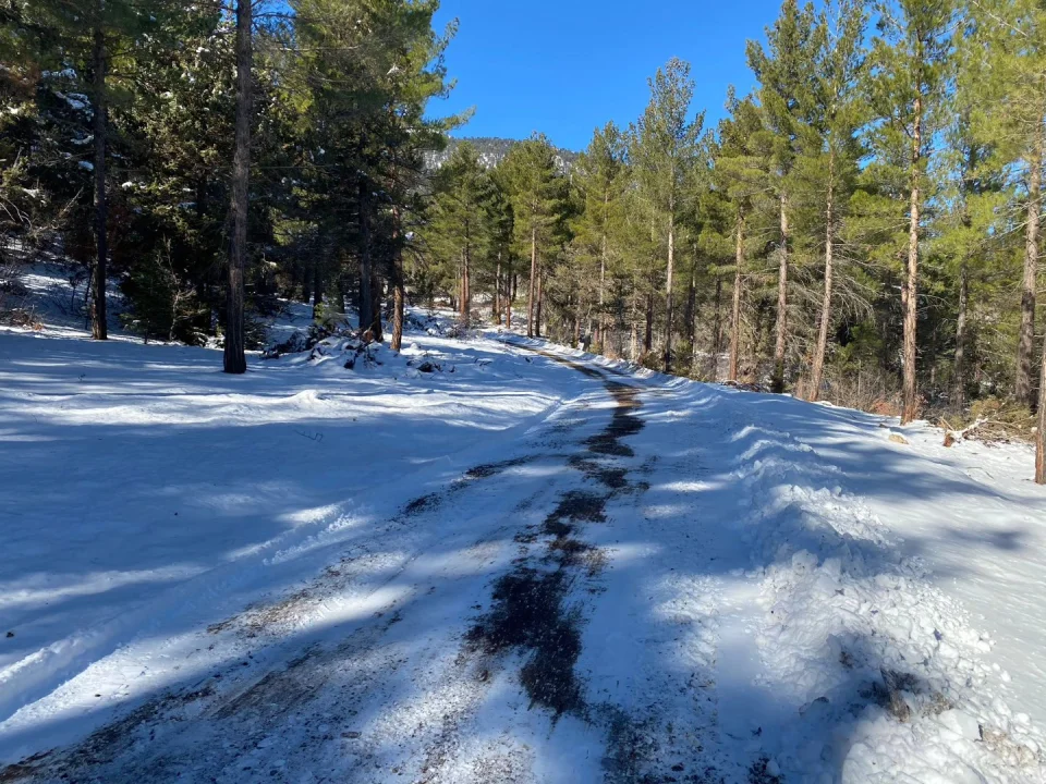 Pozantı Belediyesi Kırsal Mahallelerde Karla Mücadelede Seferber Oldu