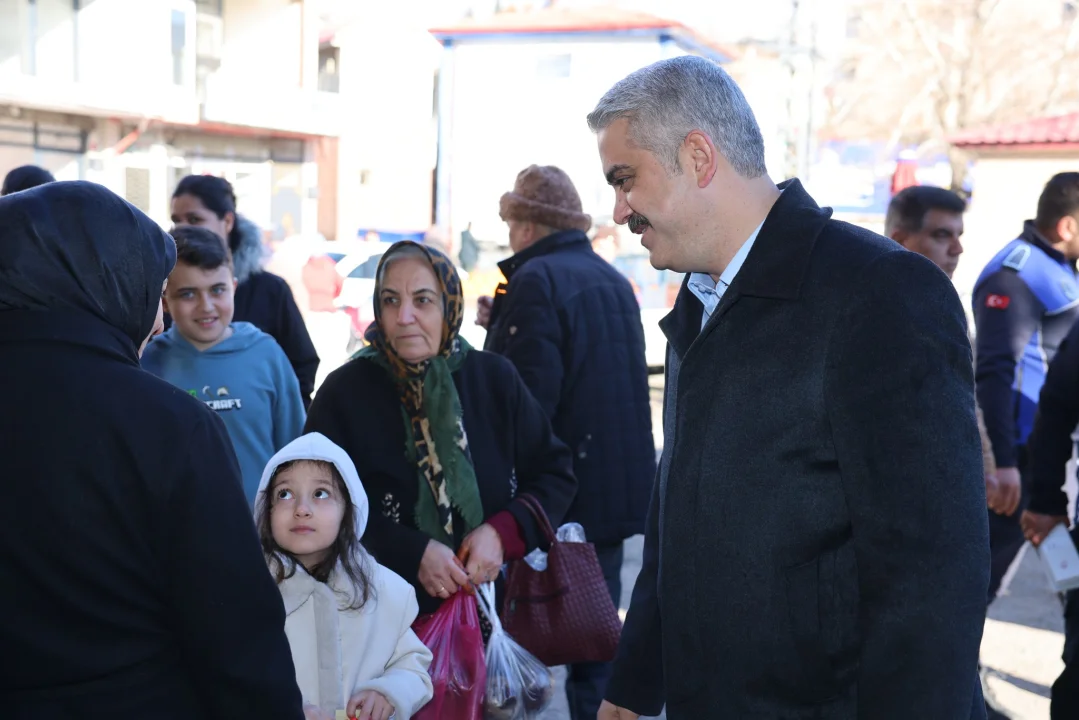 Başkan Ali Avan, Pozantı Cuma Pazarı’nda Esnaf ve Vatandaşlarla Buluştu