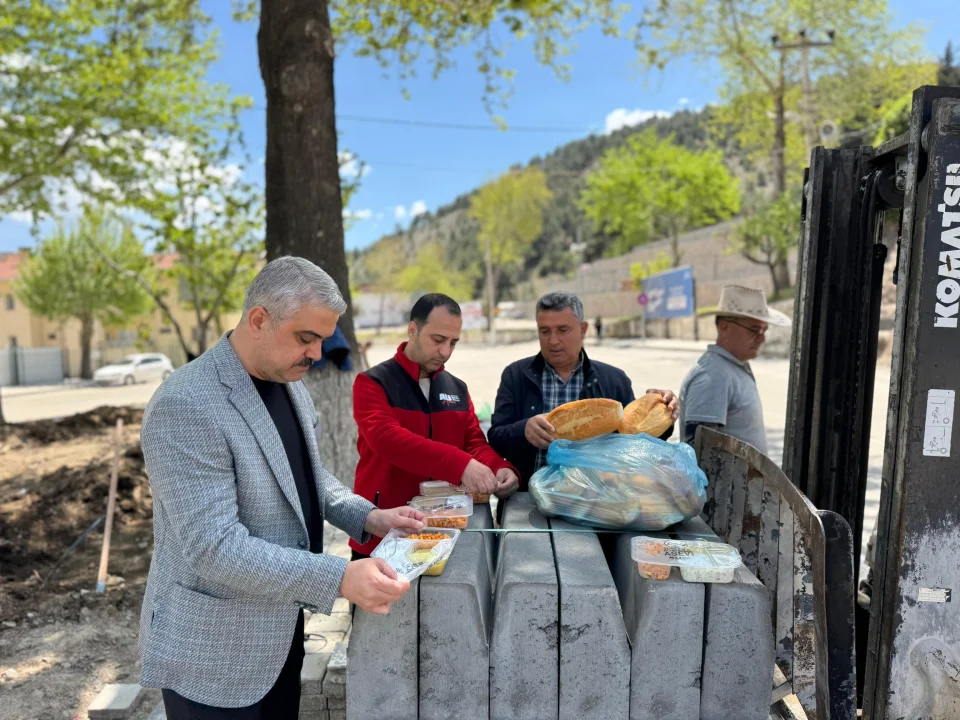Pozantı’da Gönül Sofrası: Başkan Ali Avan Emeğin ve Emekçinin Yanında!