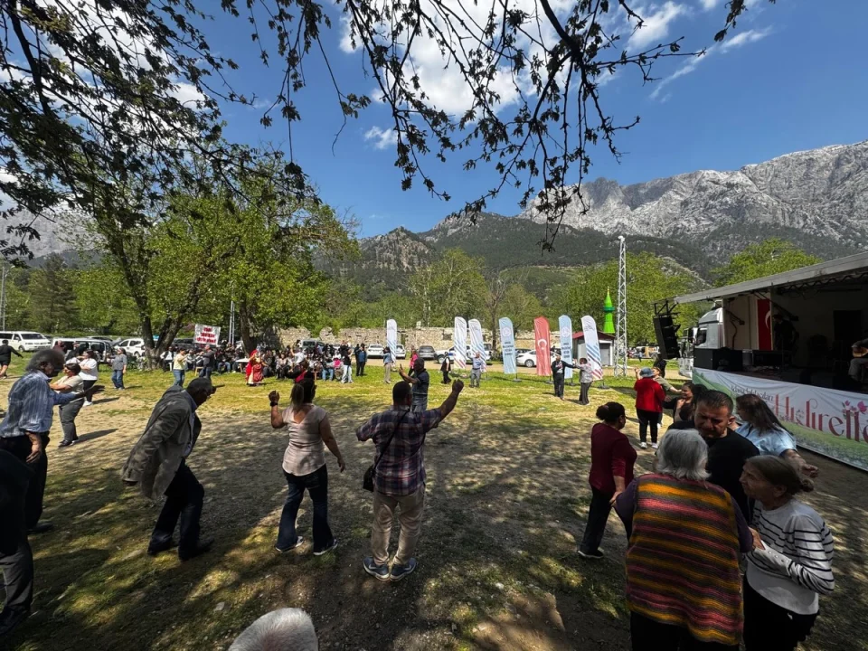 Pozantı Belediyesi ve Tahtacılar Derneği’nden Ortak Bahar Selamı