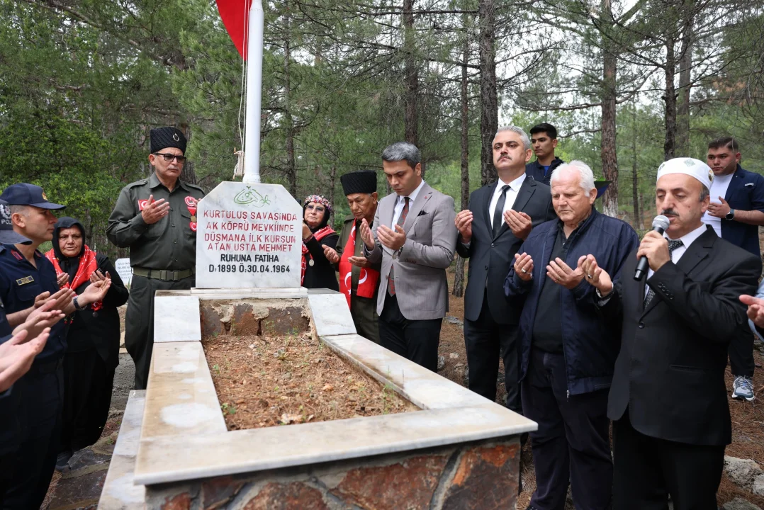 Kaymakam Cengiz ve Başkan Avan Şehitlikte: Pozantı’nın Kahraman Evlatları Anıldı