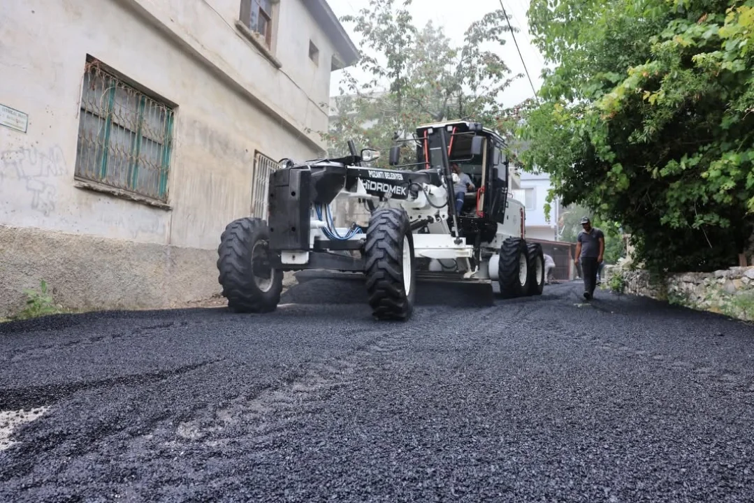 Pozantı’da Yol Seferberliği: Çalışmalar Mahalle Mahalle Tamamlanıyor!