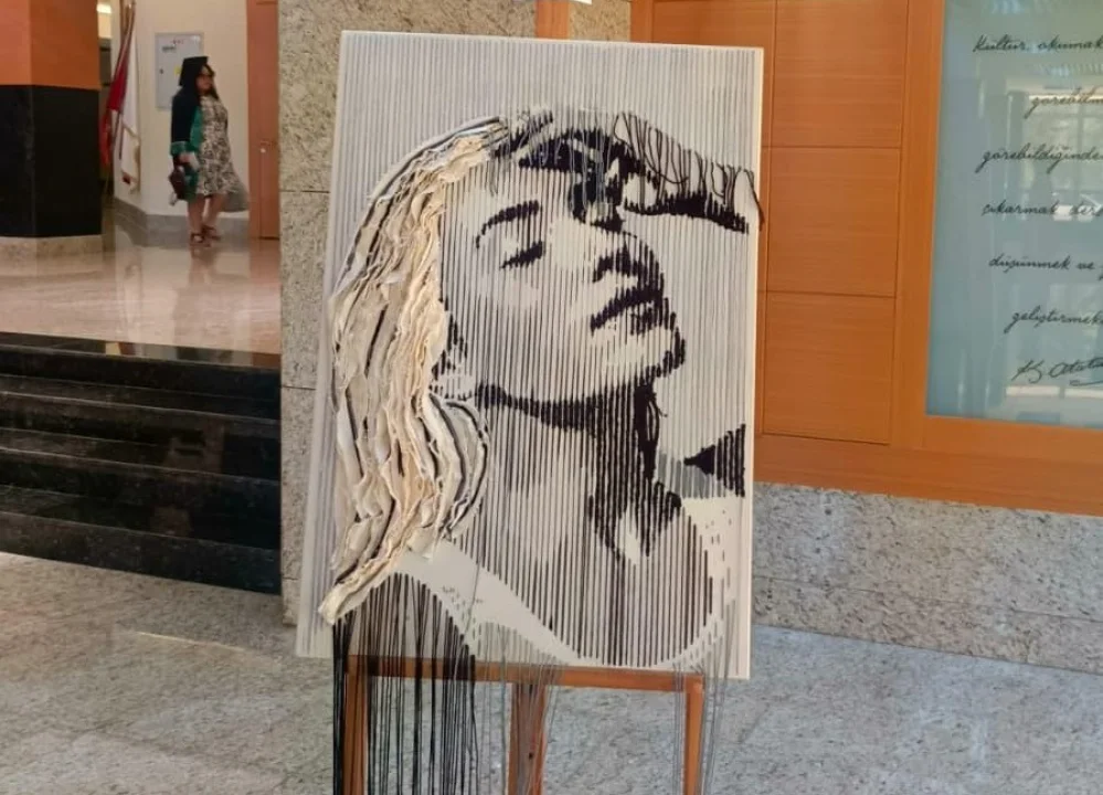 Çukurova’da Sanat Rüzgarı: Güzel Sanatlar Fakültesi’nden Görkemli Mezuniyet Sergisi!