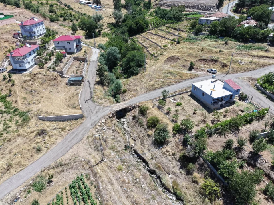 Başkan Ali Avan Talimatı Verdi: Fen İşleri Ekipleri Pozantı’nın Dört Bir Yanında Sahada!