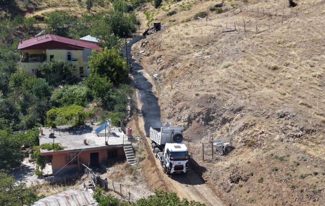 Pozantı’da Üreten Belediyecilik Sahada: Yağlıtaş Gölet Ve Bahçe Yolları Yenileniyor