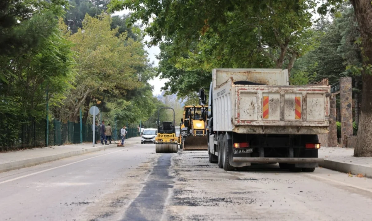 Pozantı Belediyesi’nden Doğalgaz Kazılarına Anında Müdahale: Yollar Anında Yenileniyor